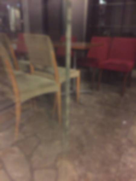 5048　真っ暗な店の前で…