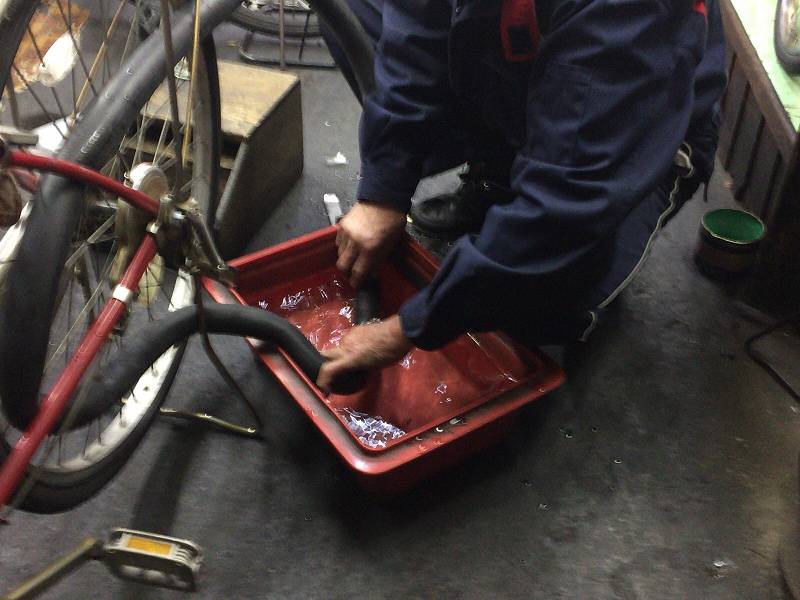 5078　パンク修理を”手伝う”