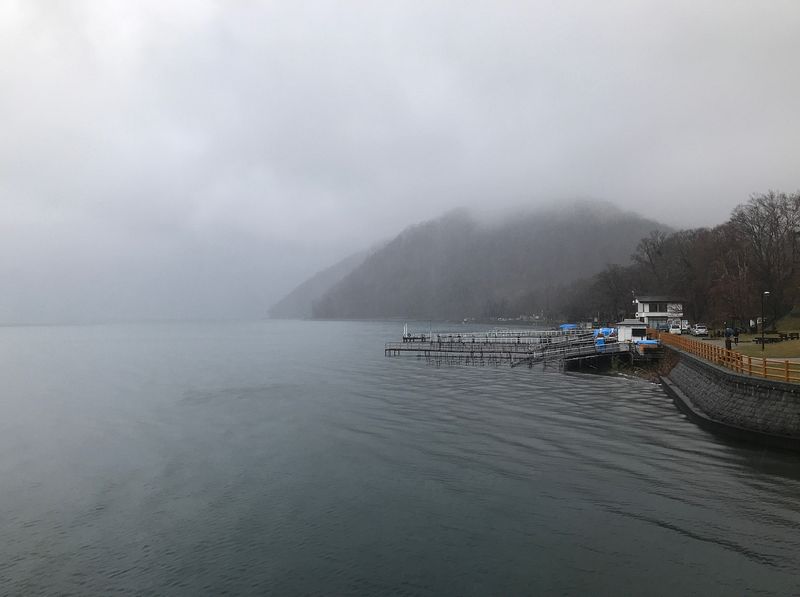 5521　雨の支笏湖