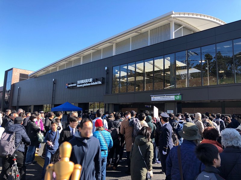 5849　どこもかしこも人だらけ