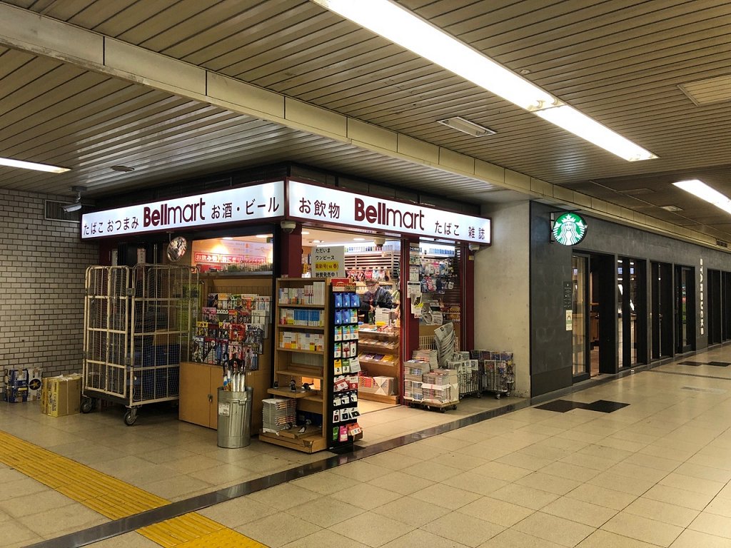 6255　新橋駅構内をよく見ると…